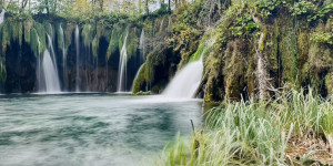Beitragsbild des Blogbeitrags Plitvička Jezera – Den Nationalpark um die Plitvicer Seen in Kroatien mit Kindern besuchen 