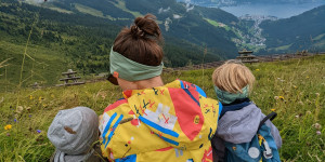 Beitragsbild des Blogbeitrags 8 spannende Outdoor Ausflugsideen mit Kindern an Regentagen 