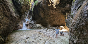Beitragsbild des Blogbeitrags Erfrischende Sommerwanderung im Berchtesgadener Land: Almbachklamm bei Marktschellenberg 