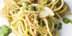 Beitragsbild des Blogbeitrags Spaghetti mit Radieschengrün-Pesto