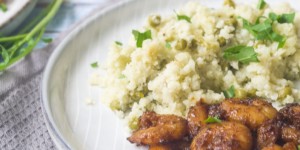 Beitragsbild des Blogbeitrags Blumenkohl-Risi Bisi mit würzigen Garnelen