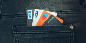 Beitragsbild des Blogbeitrags Unsere Erfahrung auf Reisen mit der Kreditkarte Santander 1Plus Visa Card