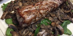 Beitragsbild des Blogbeitrags Filet Wellington mit Babyspinat & Speckfisolen