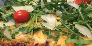 Beitragsbild des Blogbeitrags Überbackene Chili-Palatschinken mit Rucola