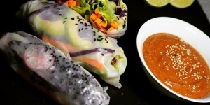 Beitragsbild des Blogbeitrags Summerrolls mit Erdnuss-Dip