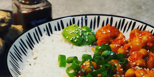 Beitragsbild des Blogbeitrags Masala Curry mit Karfiol & Kichererbsen