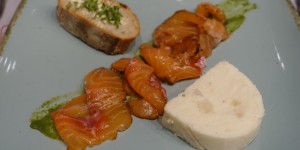 Beitragsbild des Blogbeitrags Kaffee gebeizter Lachs mit Schwarzwurzelmousse