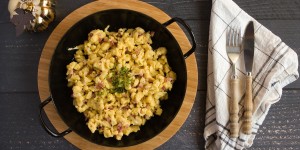 Beitragsbild des Blogbeitrags Kürbisspätzle mit Speck und Bergkäse 