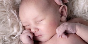 Beitragsbild des Blogbeitrags Kann man ein Baby zu viel verwöhnen?