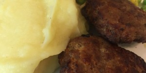 Beitragsbild des Blogbeitrags Faschierte Laiberl (Frikadellen) aus dem Rohr