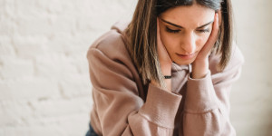 Beitragsbild des Blogbeitrags 6 wirksame Wege, wie du negative Gedanken loswerden kannst