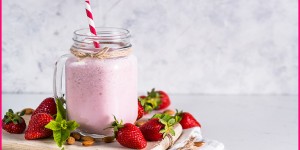 Beitragsbild des Blogbeitrags Protein Smoothie Rezept – fruchtige Proteinbombe zum Selbermachen 