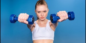 Beitragsbild des Blogbeitrags Ist Hanteltraining für Frauen sinnvoll? + Tipps & Trainingsplan