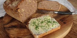 Beitragsbild des Blogbeitrags Roggen-Nussbrot
