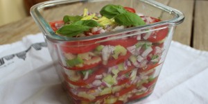 Beitragsbild des Blogbeitrags Paradeisersalat mit Stangensellerie