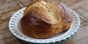 Beitragsbild des Blogbeitrags Osterpinze mit Weizensauerteig