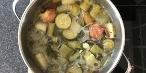 Beitragsbild des Blogbeitrags Klare Gemüsesuppe 