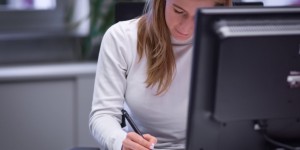 Beitragsbild des Blogbeitrags Fit im Büro: Warum Bewegung hilft, effizienter zu arbeiten