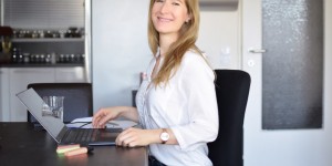 Beitragsbild des Blogbeitrags Ergonomie am Arbeitsplatz: 3 Tipps für mehr Wohlbefinden im Büro