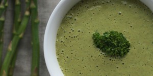 Beitragsbild des Blogbeitrags Grüne Spargelcreme-Suppe 
