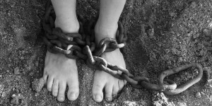 Beitragsbild des Blogbeitrags The Chain – Durchbrichst du die Kette, stirbt dein Kind – Rezension