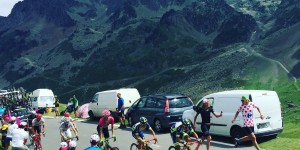 Beitragsbild des Blogbeitrags Tour de France mit Camper und Hund –  5 Tipps zur Logistik 