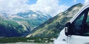 Beitragsbild des Blogbeitrags Col-Cruising  – Roadtrip mit Hund auf Frankreichs Alpenpässen – Teil 1 