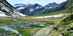 Beitragsbild des Blogbeitrags Das Leben ist hart in den Bergen – Wo Pannen dramatisch sind & Startkabel rar