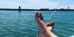 Beitragsbild des Blogbeitrags Abenteuer Laguna Nord per Motorboot – Mit Hund aufs Wasser 