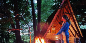 Beitragsbild des Blogbeitrags Unterwegs mit VanSite – Von Lagerfeuerliedern und Campingromantik