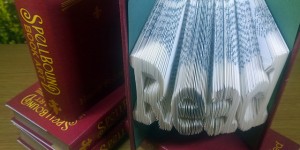 Beitragsbild des Blogbeitrags Kunst aus Büchern: Karen von Spellbound Book Art im Interview