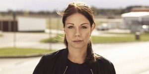 Beitragsbild des Blogbeitrags Kriminalistin auf Abwegen: Lina Bengtsdotter – „Hagebuttenblut“