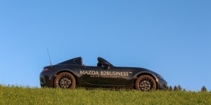 Beitragsbild des Blogbeitrags 100 Jahre Fahrspaß: Mazda MX-5 RF Edition 100