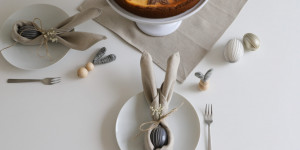 Beitragsbild des Blogbeitrags Servietten falten für den Ostertisch