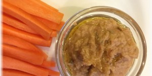 Beitragsbild des Blogbeitrags Hummus mit Zitronenöl und getrockneter Tomate