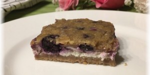 Beitragsbild des Blogbeitrags Blitzkuchen – Topfen mit Heidelbeeren