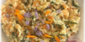 Beitragsbild des Blogbeitrags (Wild)Kräuter- und Blütenrisotto