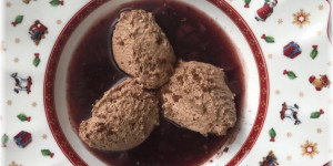 Beitragsbild des Blogbeitrags Lebkuchenmousse schwimmt in der Punschsuppe (vegan)