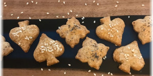 Beitragsbild des Blogbeitrags Kekse zur Abwechslung pikant und mit Käse 