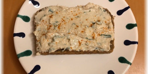 Beitragsbild des Blogbeitrags Frischkäse vegan aus Sojajoghurt