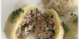 Beitragsbild des Blogbeitrags Herzhaft gefüllte Knödel, vegan 