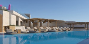 Beitragsbild des Blogbeitrags Andronis Arcadia: Suiten-Only Boutiquehotel auf Santorin 