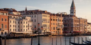 Beitragsbild des Blogbeitrags Direkt am Canale Grande: St. Regis Venedig