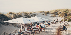 Beitragsbild des Blogbeitrags Die 10 lässigsten Beach-Lokale auf Sylt 