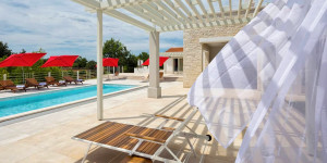 Beitragsbild des Blogbeitrags Istria Nuova Designvillen: Entspannter Luxusurlaub in Kroatien