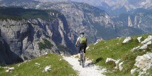 Beitragsbild des Blogbeitrags 9 Touren: Mit dem Rad quer durch die Dolomiten 