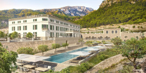 Beitragsbild des Blogbeitrags Son Bunyola: Luxus-Urlaub beim Virgin-Boss auf Mallorca