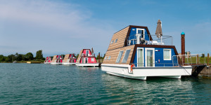 Beitragsbild des Blogbeitrags Marina Azzurra Resort Lignano: Urlaub am Hausboot 