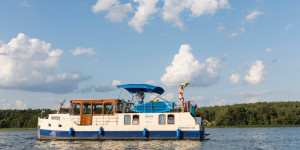 Beitragsbild des Blogbeitrags Urlaub auf dem Hausboot – die schönsten Routen in Brandenburg