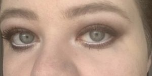 Beitragsbild des Blogbeitrags Catrice Augenbrauenstift Demo: Brow Pen Pro (020 Ash Brown)